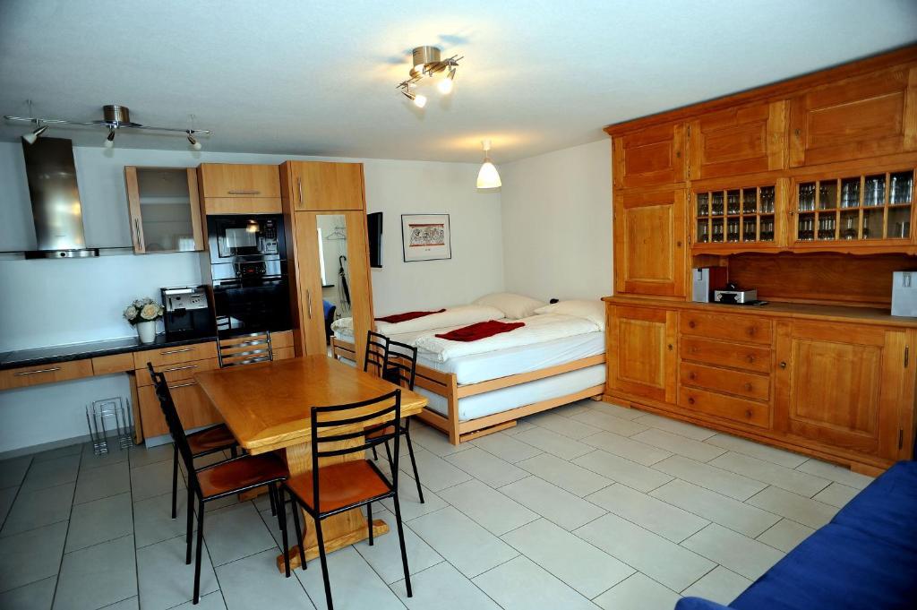 Niros Bed & Breakfast Birsfelden Oda fotoğraf