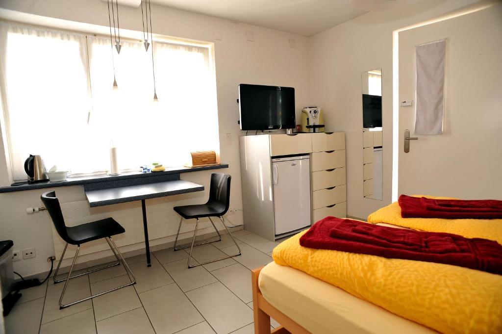 Niros Bed & Breakfast Birsfelden Oda fotoğraf