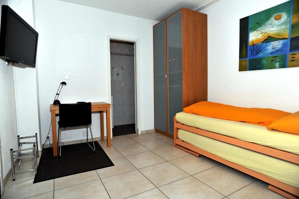 Niros Bed & Breakfast Birsfelden Oda fotoğraf