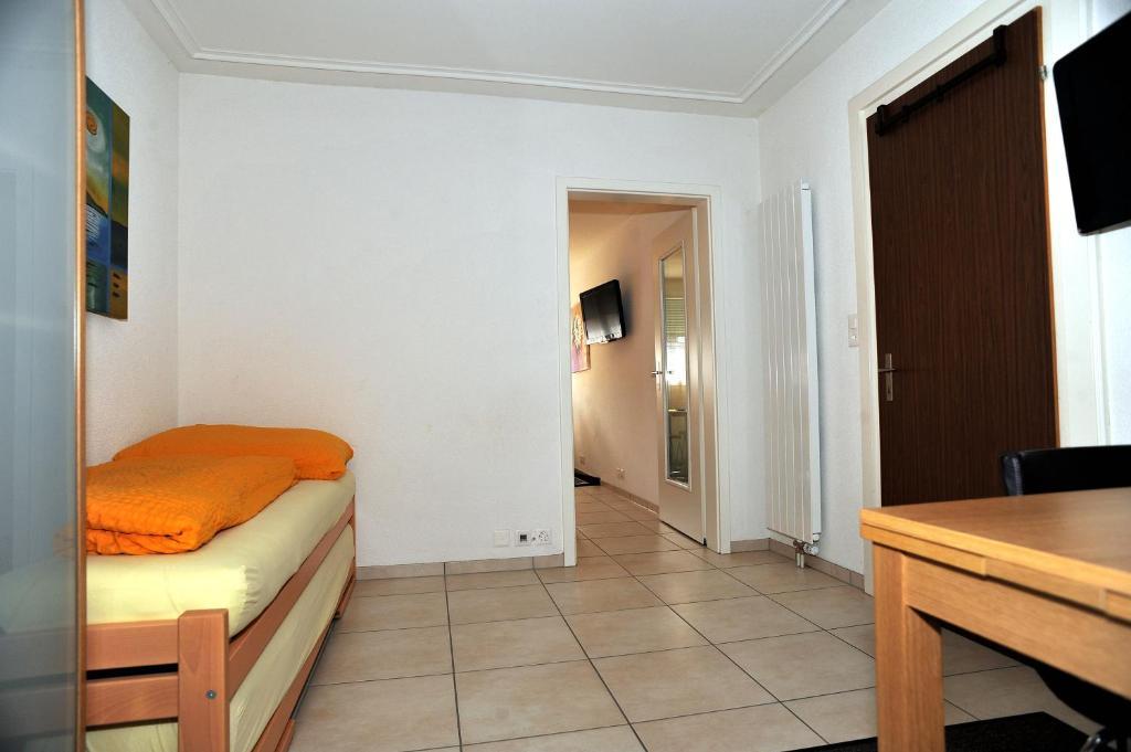 Niros Bed & Breakfast Birsfelden Oda fotoğraf