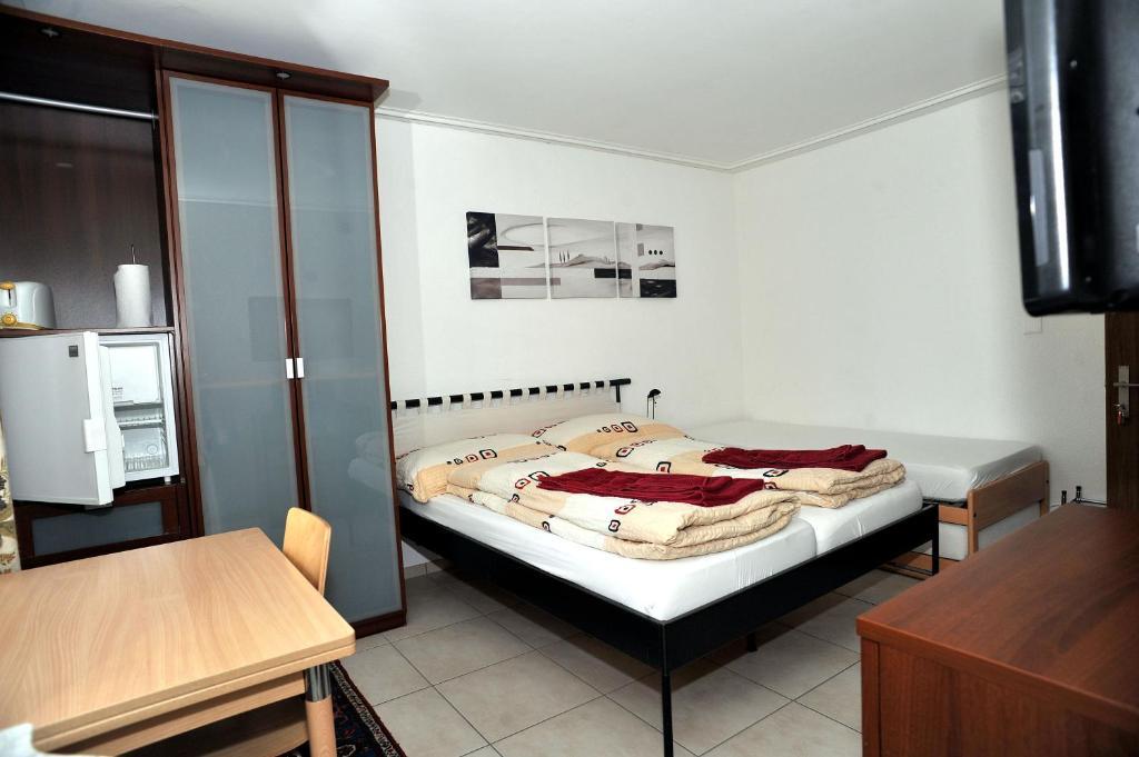 Niros Bed & Breakfast Birsfelden Oda fotoğraf