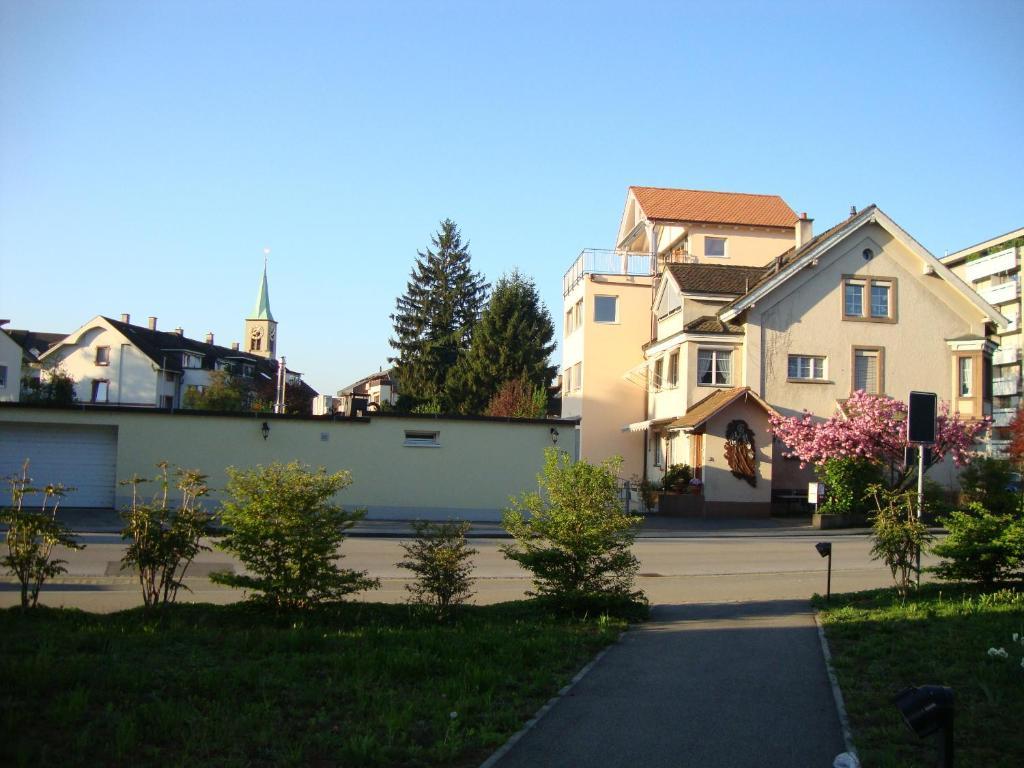 Niros Bed & Breakfast Birsfelden Dış mekan fotoğraf